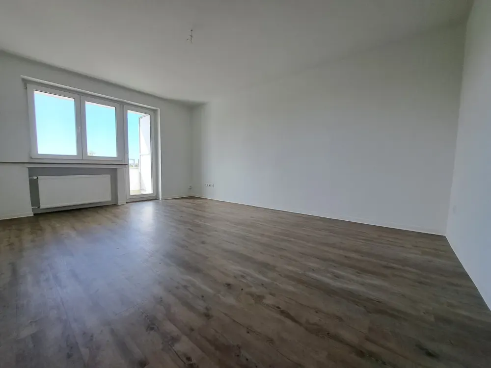 Großzügige 2-ZKDB im 5. OG *renoviert* mit Balkon und Gebäudemodernisierung...