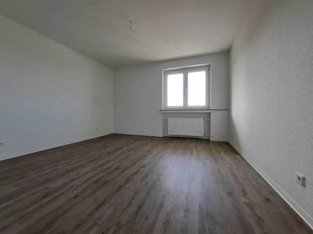 Großzügige 2-ZKDB im 5. OG *renoviert* mit Balkon und Gebäudemodernisierung...