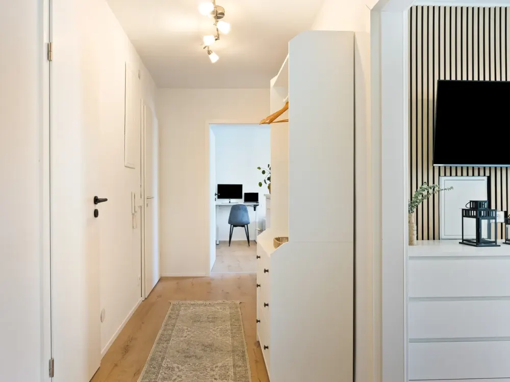 VOLL MÖBLIERT | frisch saniert | 2 Schlafzimmer | 2 Bäder | Balkon