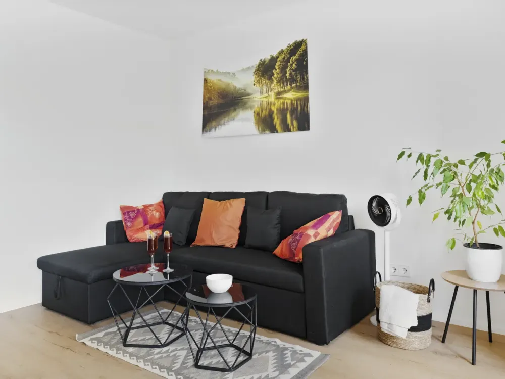 VOLL MÖBLIERT | frisch saniert | 2 Schlafzimmer | 2 Bäder | Balkon
