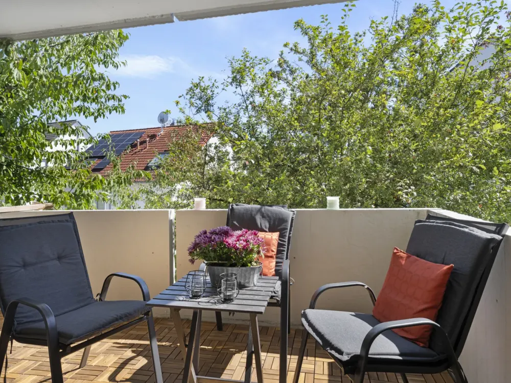 VOLL MÖBLIERT | frisch saniert | 2 Schlafzimmer | 2 Bäder | Balkon