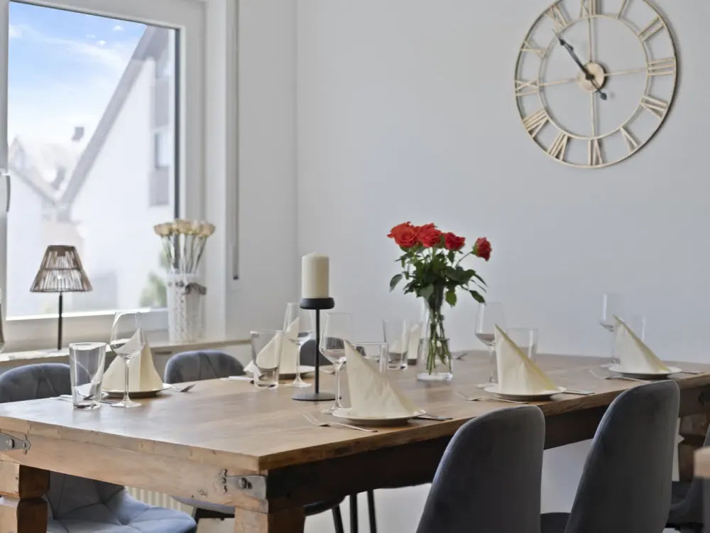 VOLL MÖBLIERT | frisch saniert | 2 Schlafzimmer | 2 Bäder | Balkon