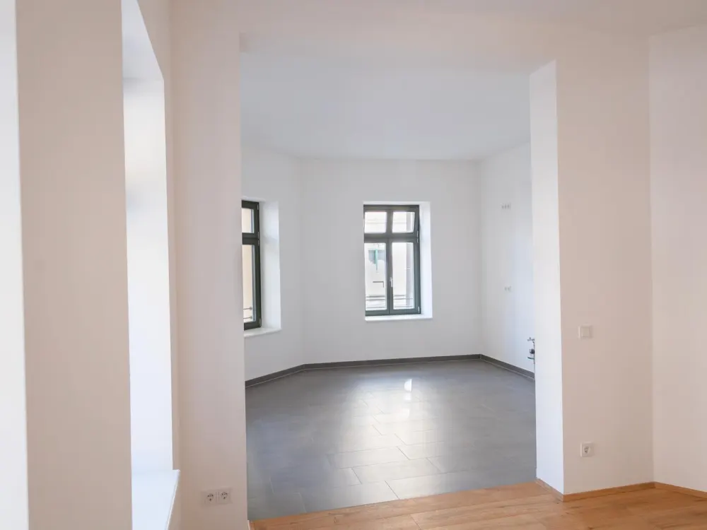Sanierte 2,5-Zimmer-Wohnung mit EBK und historischem Altbauflair - WE02