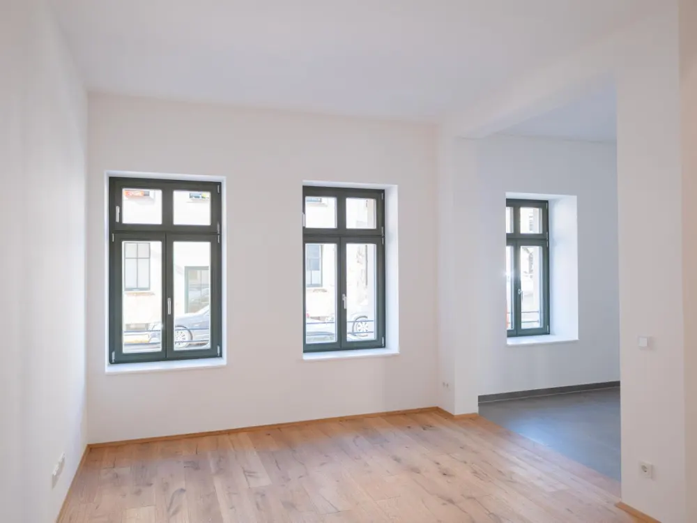 Sanierte 2,5-Zimmer-Wohnung mit EBK und historischem Altbauflair - WE02