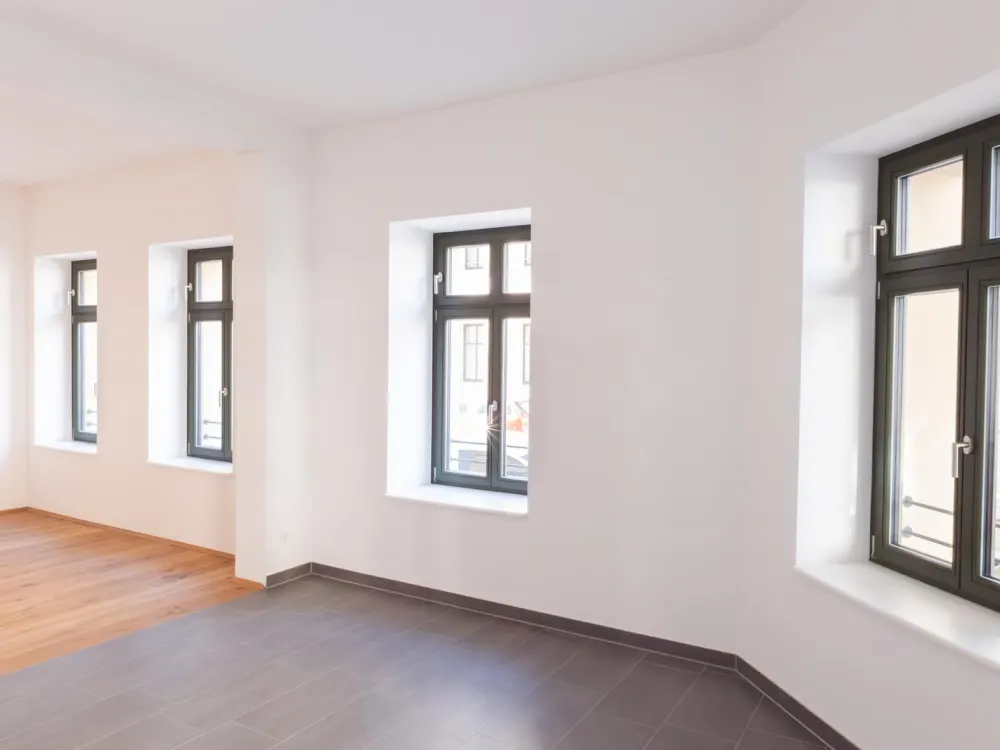 Sanierte 2,5-Zimmer-Wohnung mit EBK und historischem Altbauflair - WE02