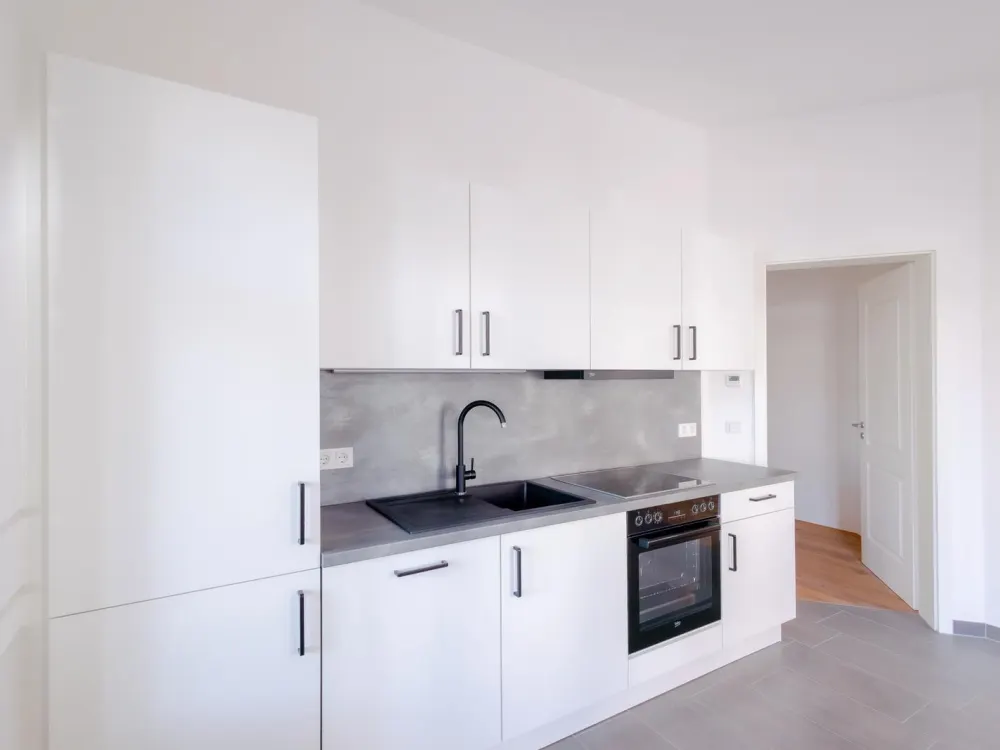 Sanierte 2,5-Zimmer-Wohnung mit EBK und historischem Altbauflair - WE02
