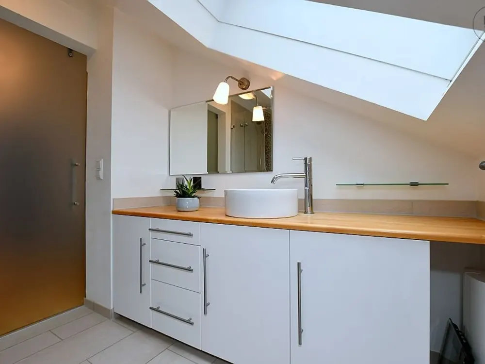 Schöne, modern möblierte Wohnung in Sindelfingen, fußläufig zur Daimler AG