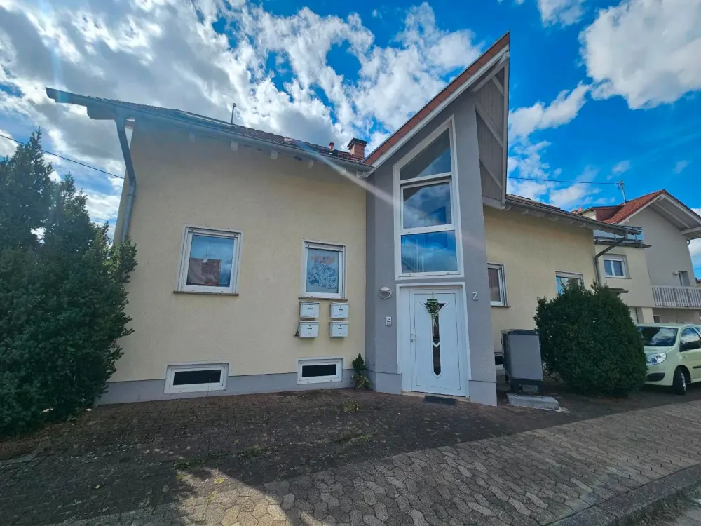 Moderne 2 ZKB-Balkon /Stellplatz in guter Lage von Köllerbach