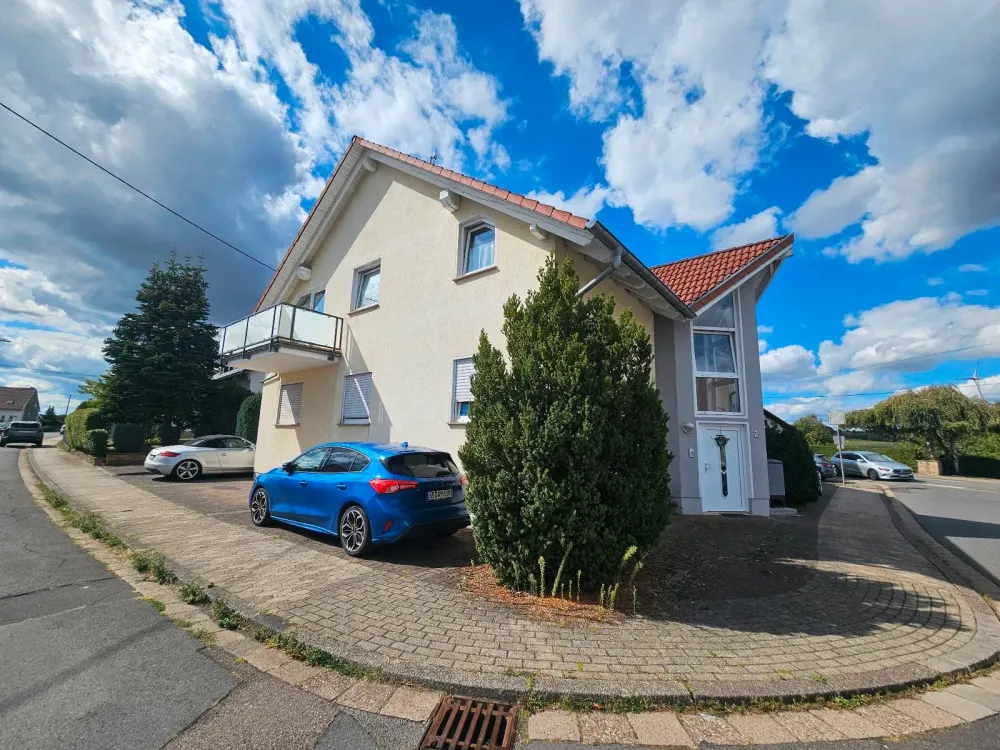 Moderne 2 ZKB-Balkon /Stellplatz in guter Lage von Köllerbach