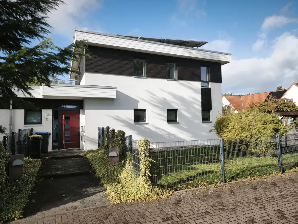 Modern 3-Room Maisonette with Garden & Roof Terrace