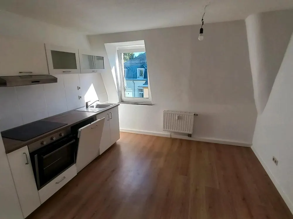 Helle 2-Raum-Wohnung mit sonnigem Balkon & EBK in Dresden-Leuben