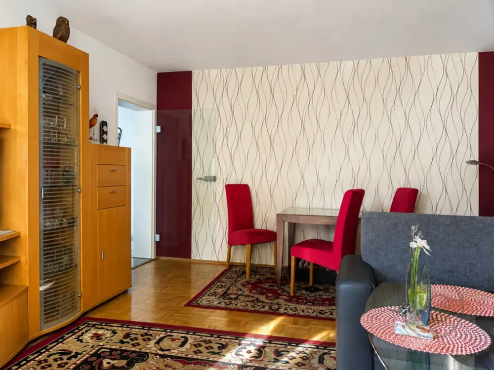 Bright and Well-Maintained 2-Room Apartment in Köln-Longerich