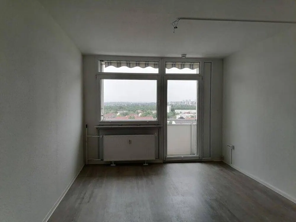 Beautiful living in this practical 2-room apartment with balcony and open kitchen