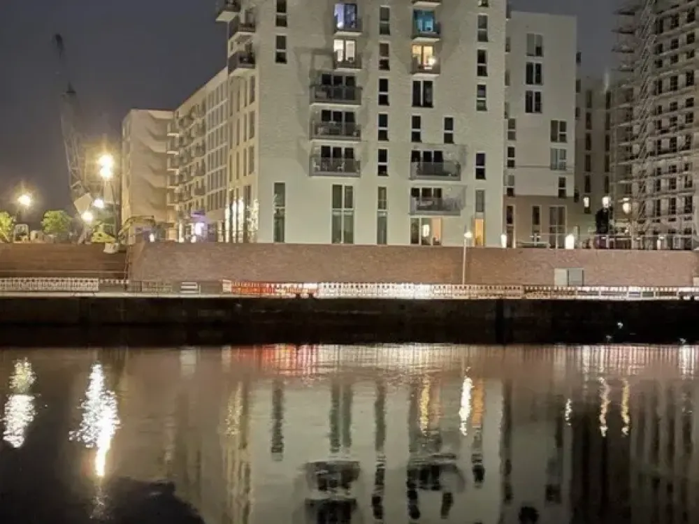 Familienwohnen mit Wasserblick: Barrierefreier Neubau für einen Fünf-Personen-Haushalt