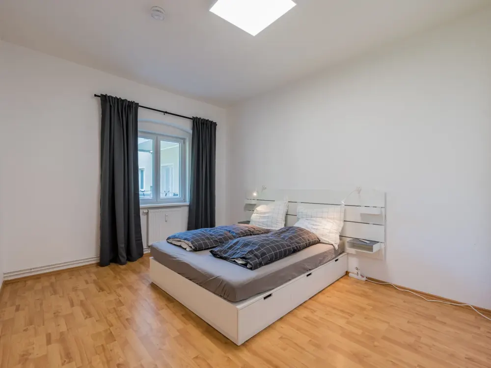 From 1.10.26 - Spacious 2-Room Apartment Opposite Anton Saefkow Park