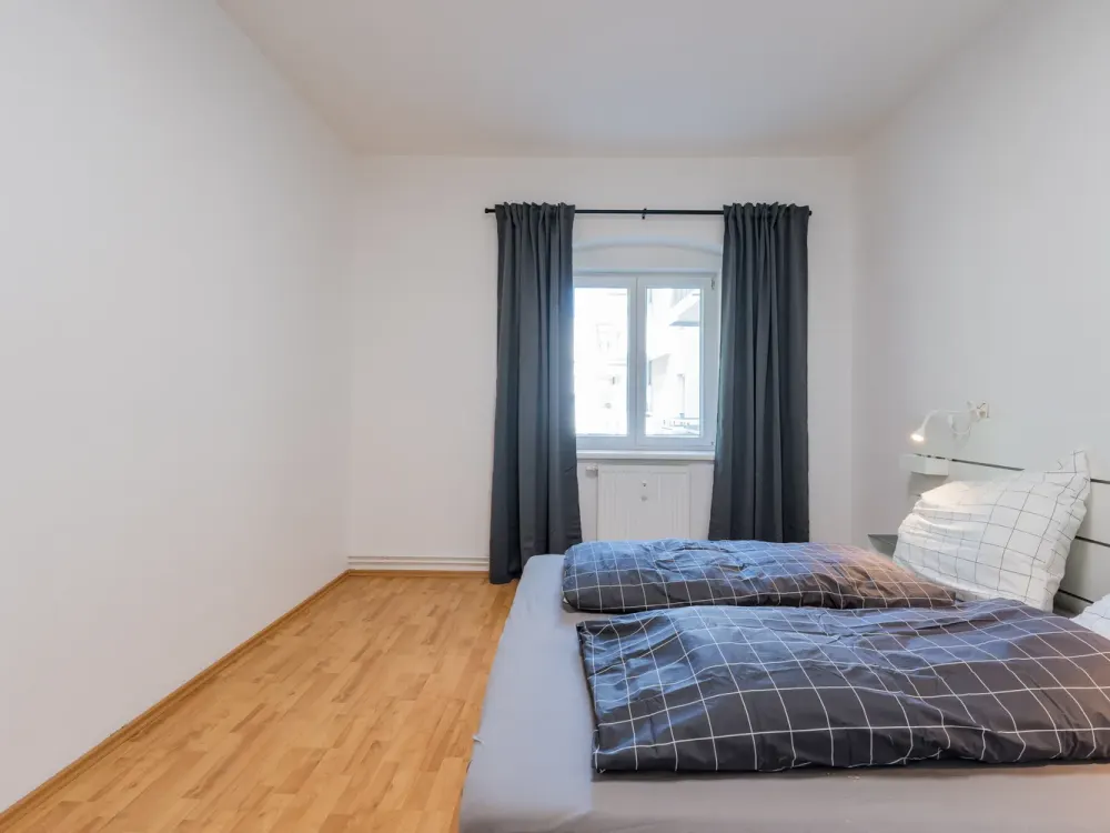 From 1.10.26 - Spacious 2-Room Apartment Opposite Anton Saefkow Park