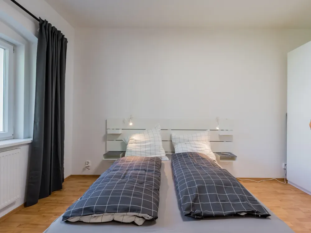 From 1.10.26 - Spacious 2-Room Apartment Opposite Anton Saefkow Park