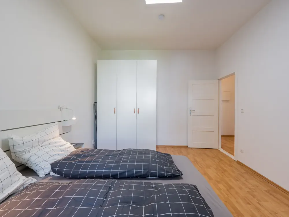 From 1.10.26 - Spacious 2-Room Apartment Opposite Anton Saefkow Park