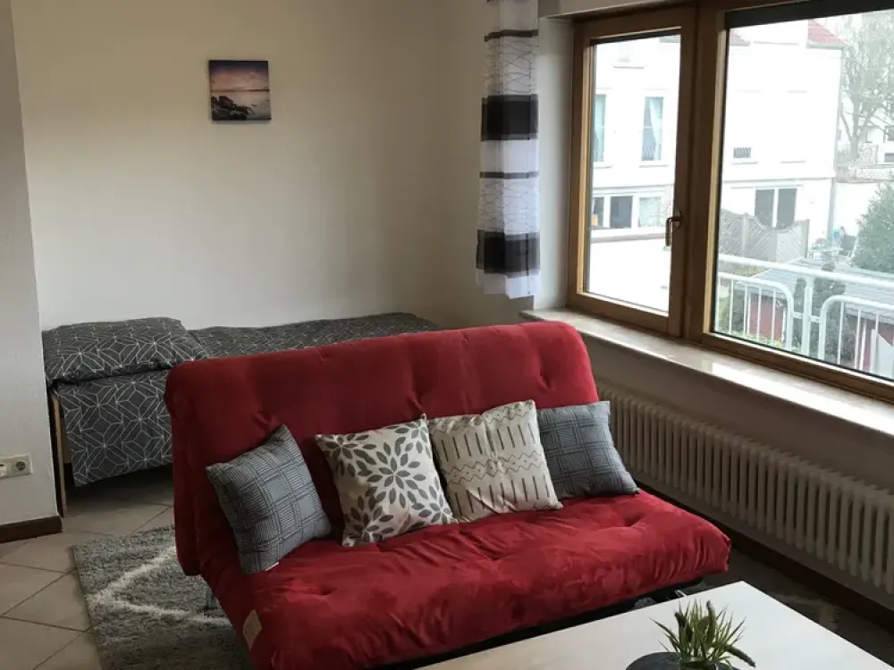 1-Z. Apartment, möbliert, eigenes Badezimmer, Balkon, Terrasse / Küche u. Garten zur Mitnutzung