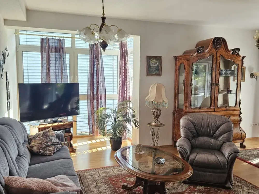 Exklusive 3-Zimmer-Wohnung mit gehobener Innenausstattung und großem Balkon in Brühl, 2 OG