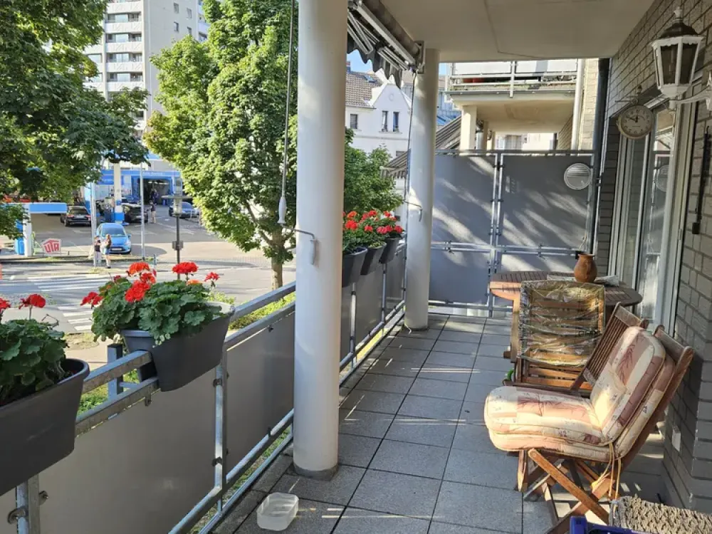 Exklusive 3-Zimmer-Wohnung mit gehobener Innenausstattung und großem Balkon in Brühl, 2 OG