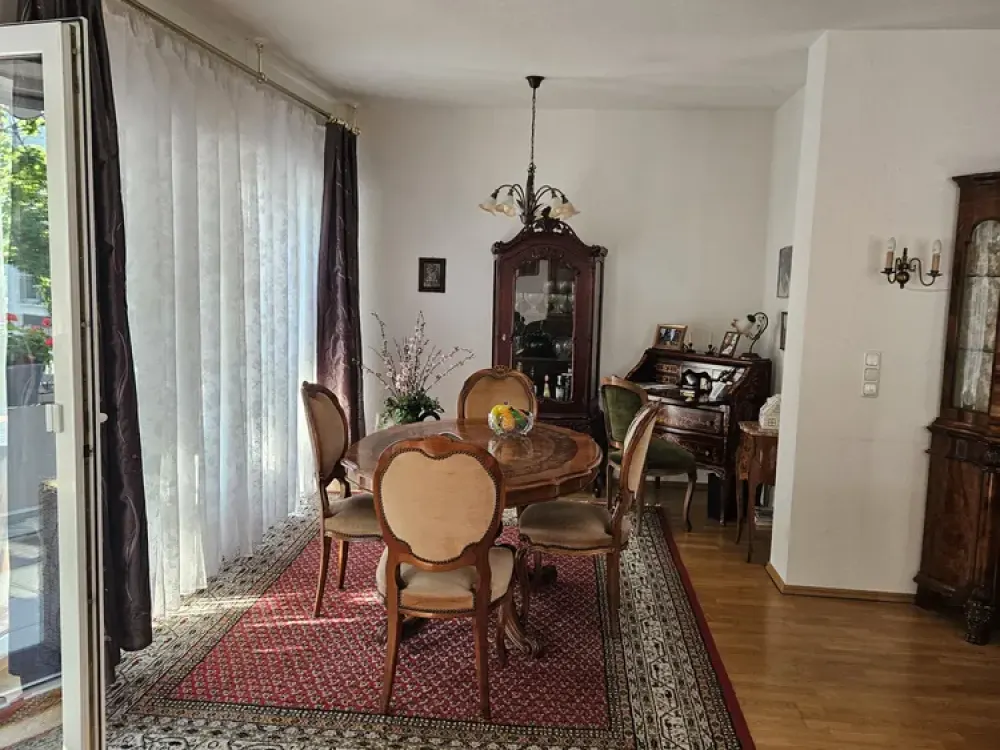 Exklusive 3-Zimmer-Wohnung mit gehobener Innenausstattung und großem Balkon in Brühl, 2 OG