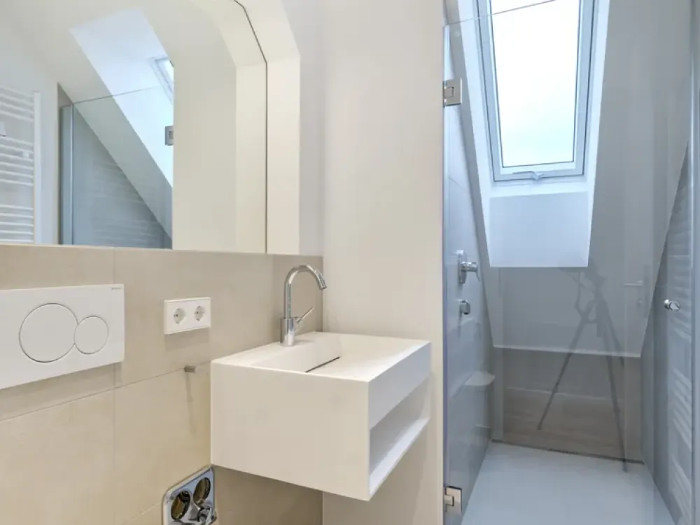 *Traumhafte Single-Dachwohnung mit exklusiver Ausstattung mitten im Westen*
