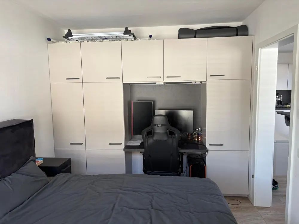 Successor Tenant Wanted - Built-in Furniture Takeover Required