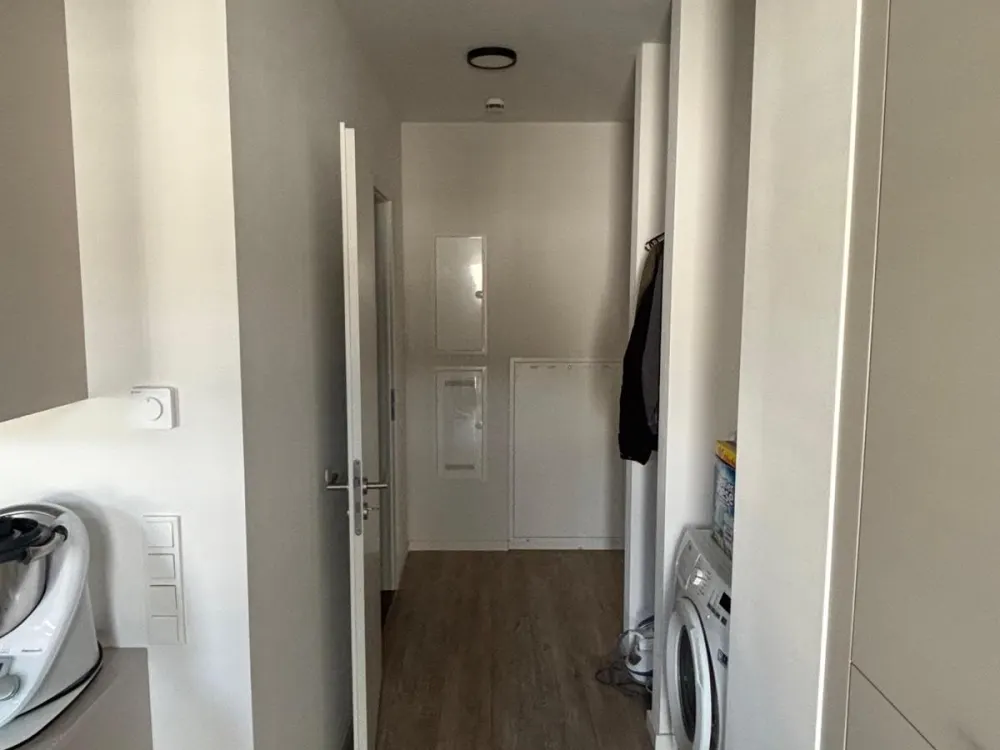 Successor Tenant Wanted - Built-in Furniture Takeover Required