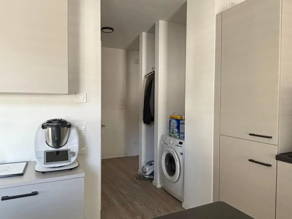 Successor Tenant Wanted - Built-in Furniture Takeover Required