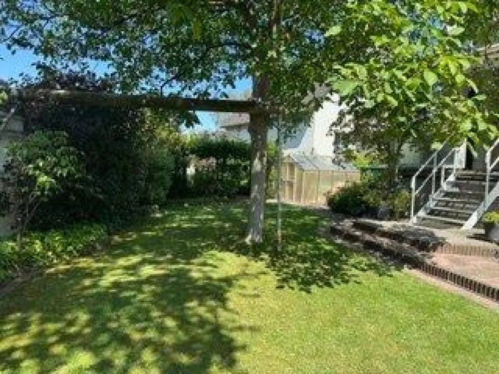 3 Zi.Wohnung, mit Garten, Terrassen, Wintergarten, Wohnkü., EBK