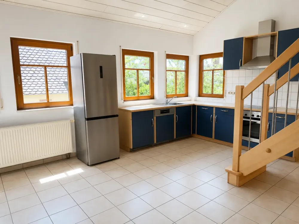 Completely Renovated 3.5 - 4-Room Gallery Apartment with Fitted Kitchen, Balcony and Shared Garden