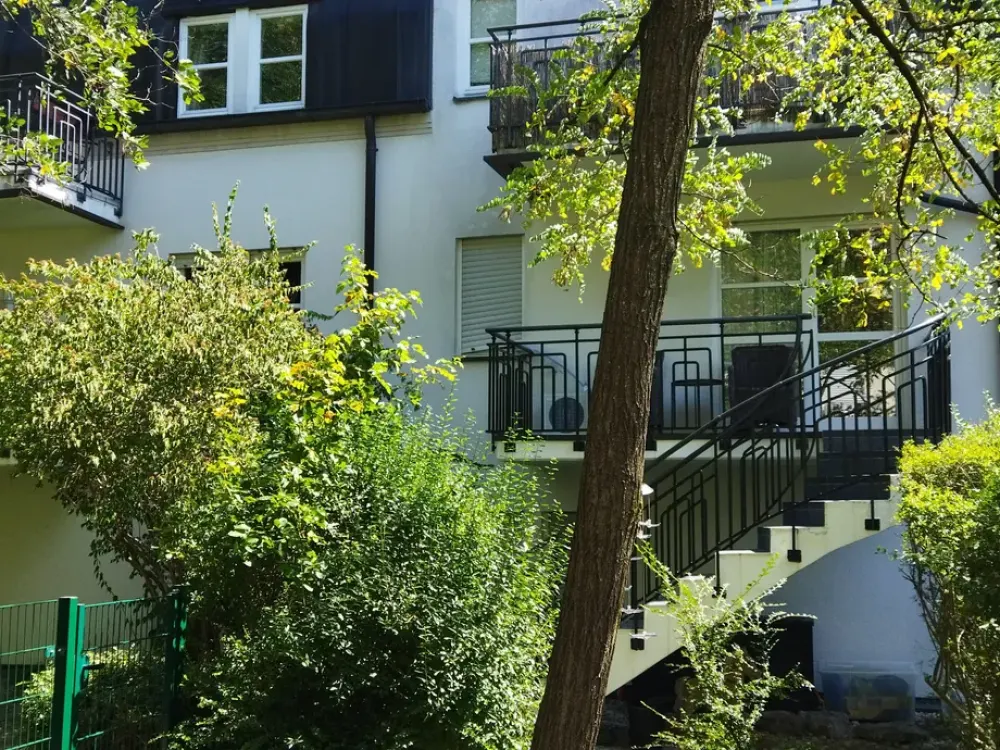 Wunderschöne, möblierte Gartenwohnung, zentral und ruhig, mit großem Gartenanteil