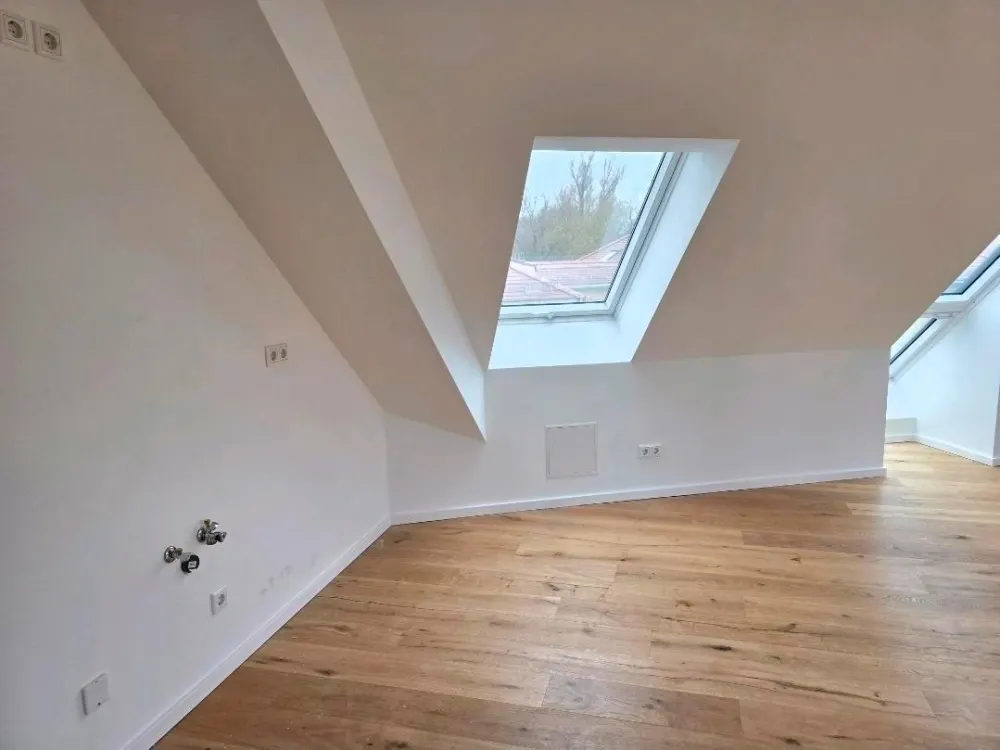 4 Zi. DG Wohnung in Schkeuditz mit Loggia - ab November