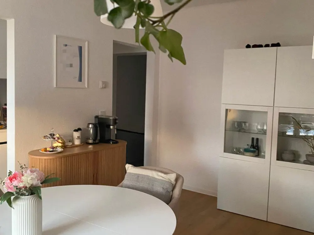 3ZKB Wohnung mit Einbauküche und Privatparkplatz