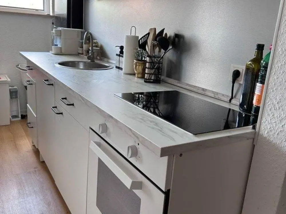 3ZKB Wohnung mit Einbauküche und Privatparkplatz