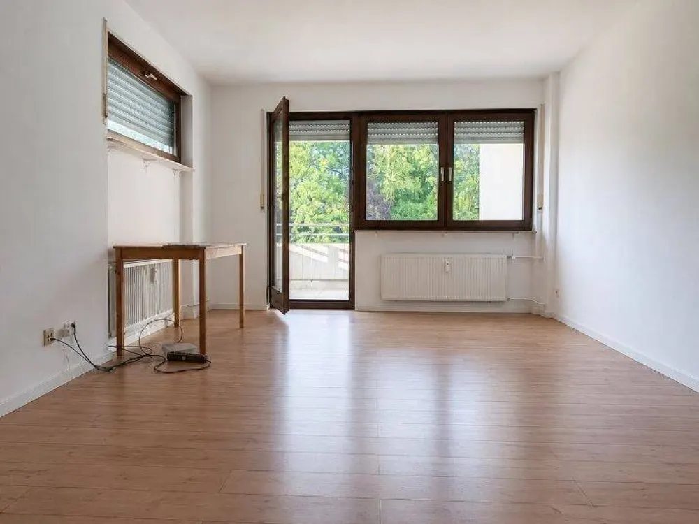 Helle 1 Zimmer Wohnung mit Balkon und Stellplatz