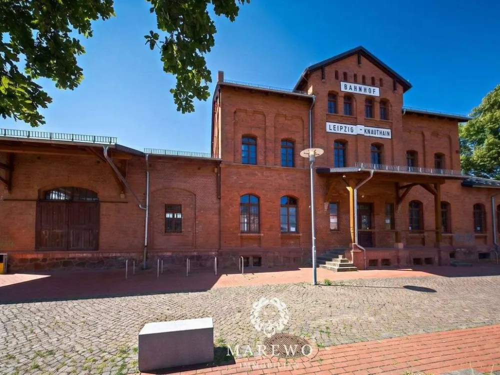 EXKLUSIVES WOHNEN IM BAHNHOF VON KNAUTHAIN