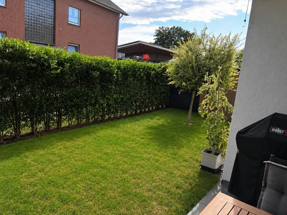 Moderne 2-Zimmer Erdgeschosswohnung mit eigenem Garten & TG-Platz