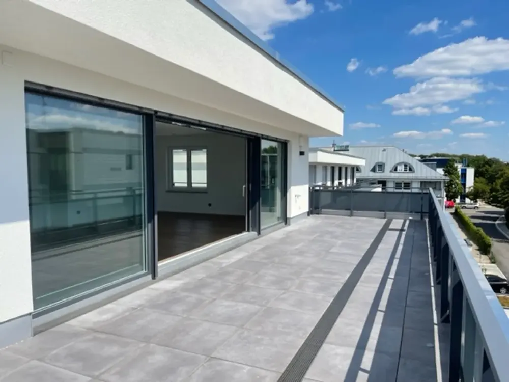 Exclusive 3-Room Penthouse with Large Roof Terrace in Unterhaching