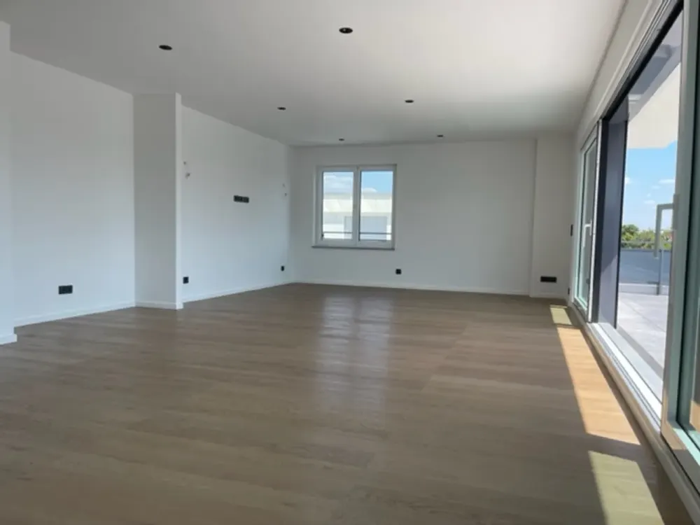 Exclusive 3-Room Penthouse with Large Roof Terrace in Unterhaching