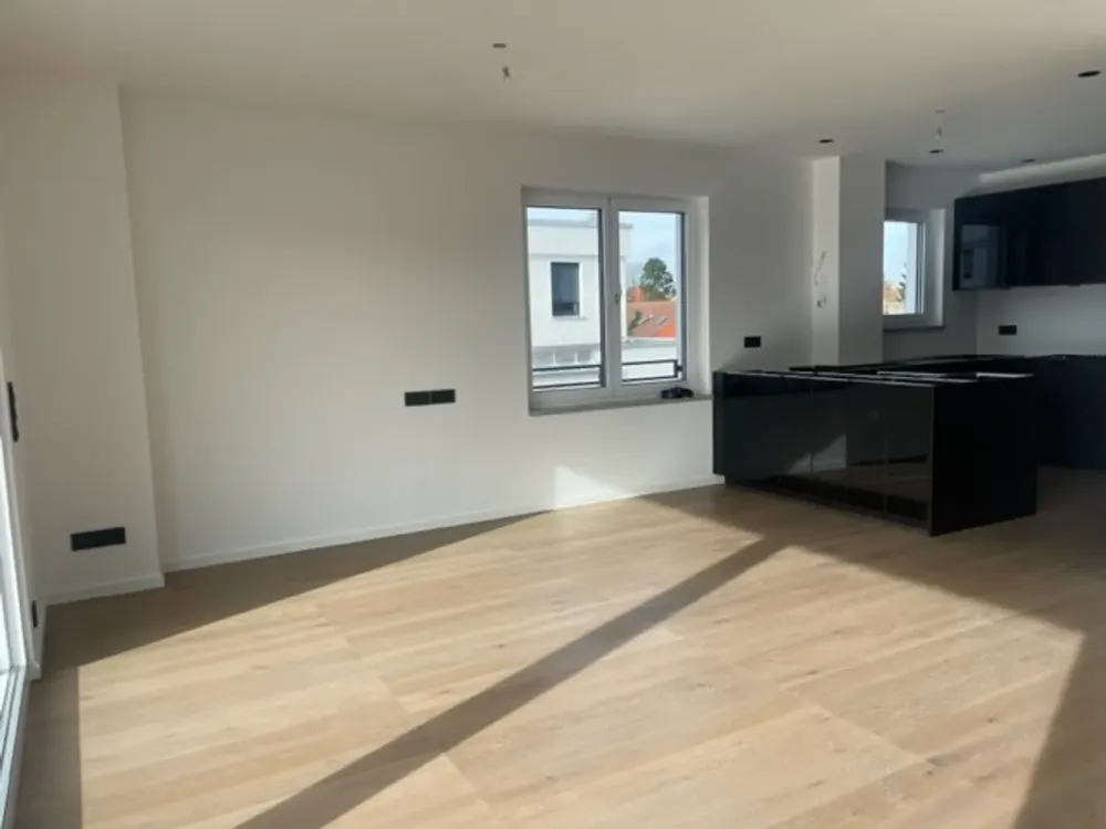 Exclusive 3-Room Penthouse with Large Roof Terrace in Unterhaching