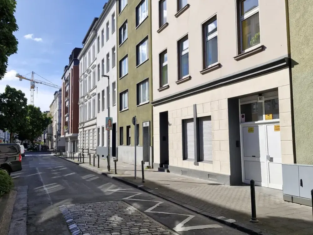 Nettes saniertes Dachgeschoss-Apartment (Provisionsfrei) im Zentrum von Düsseldorf
