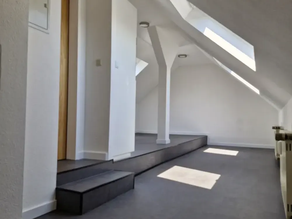 Nettes saniertes Dachgeschoss-Apartment (Provisionsfrei) im Zentrum von Düsseldorf