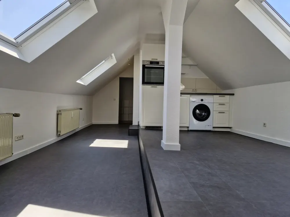 Nettes saniertes Dachgeschoss-Apartment (Provisionsfrei) im Zentrum von Düsseldorf