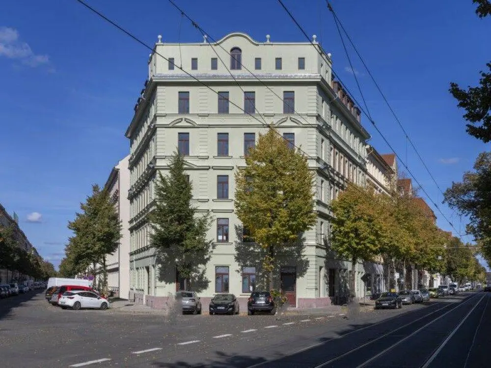 Traumhafte 4-Zimmerwohnung im denkmalgeschützten Altbau mit Balkon