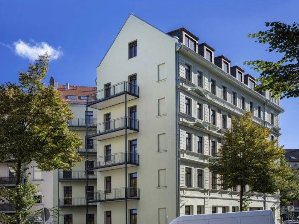 Traumhafte 4-Zimmerwohnung im denkmalgeschützten Altbau mit Balkon