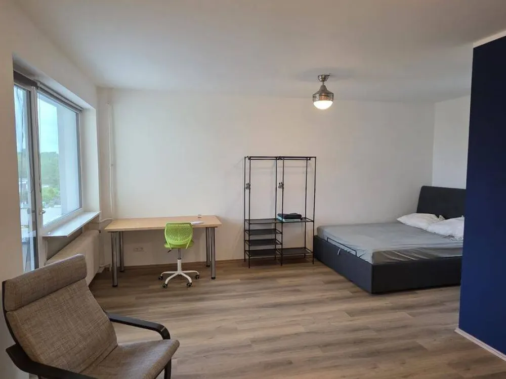 Nachmieter gesucht: ABSCHLAG 7.500 € & VORGANG BEACHTEN BITTE: Helle 1-Zimmer-Wohnung in Mariendorf (Balkon & Weitblick)