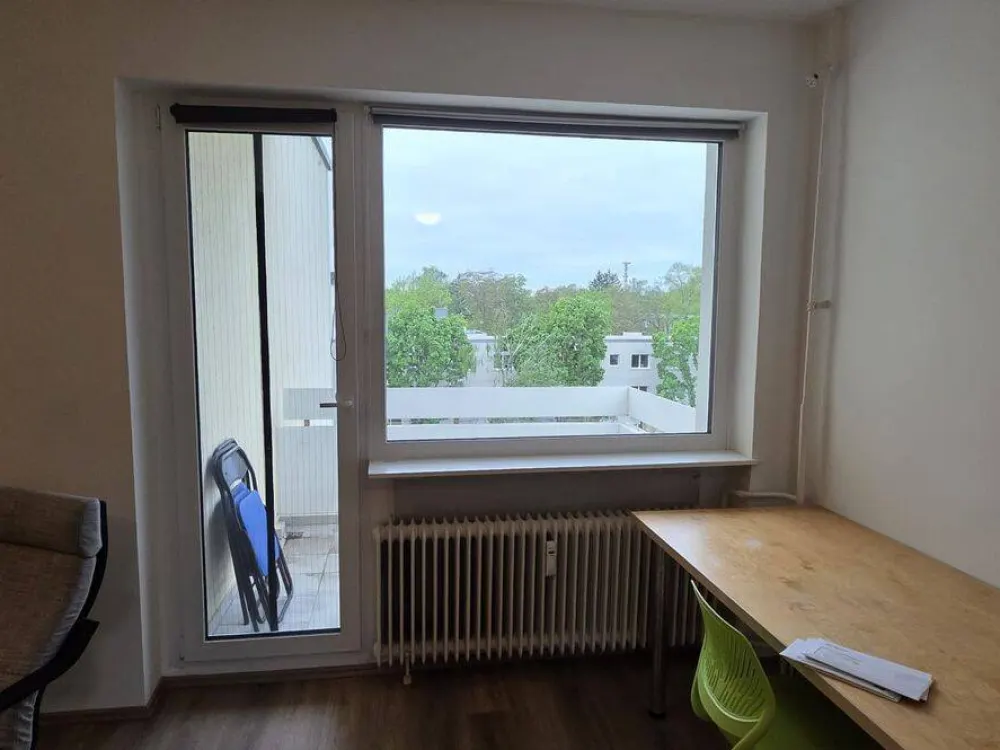 Nachmieter gesucht: ABSCHLAG 7.500 € & VORGANG BEACHTEN BITTE: Helle 1-Zimmer-Wohnung in Mariendorf (Balkon & Weitblick)