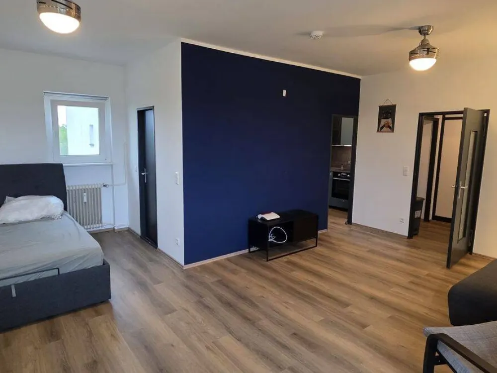 Nachmieter gesucht: ABSCHLAG 7.500 € & VORGANG BEACHTEN BITTE: Helle 1-Zimmer-Wohnung in Mariendorf (Balkon & Weitblick)